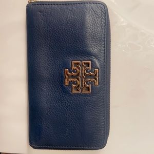 🎉HOST PICK 🎉 Tory Burch wallet